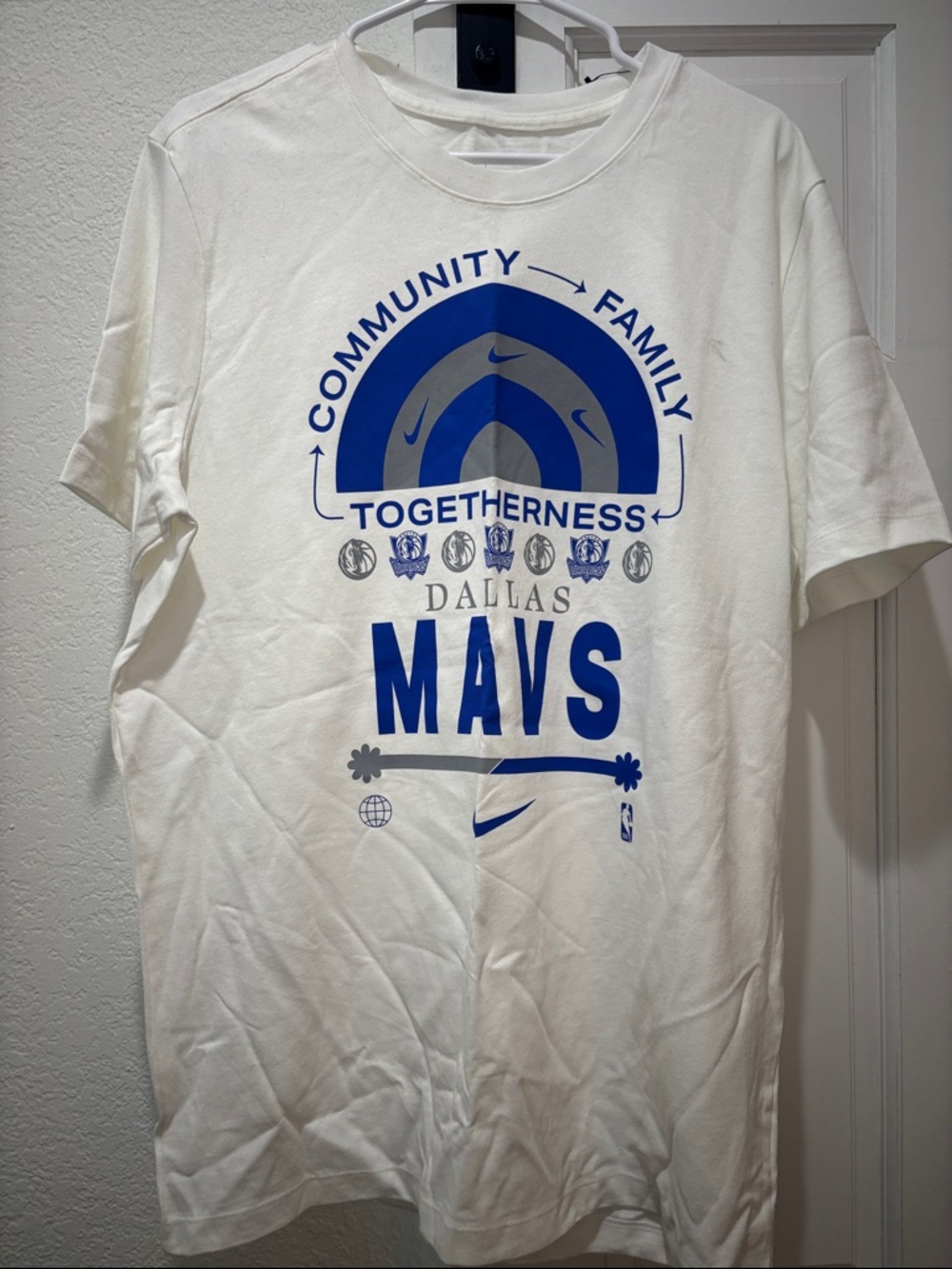 Nike White T‑Shirt with Royal Blue Dallas Mavs Graphic